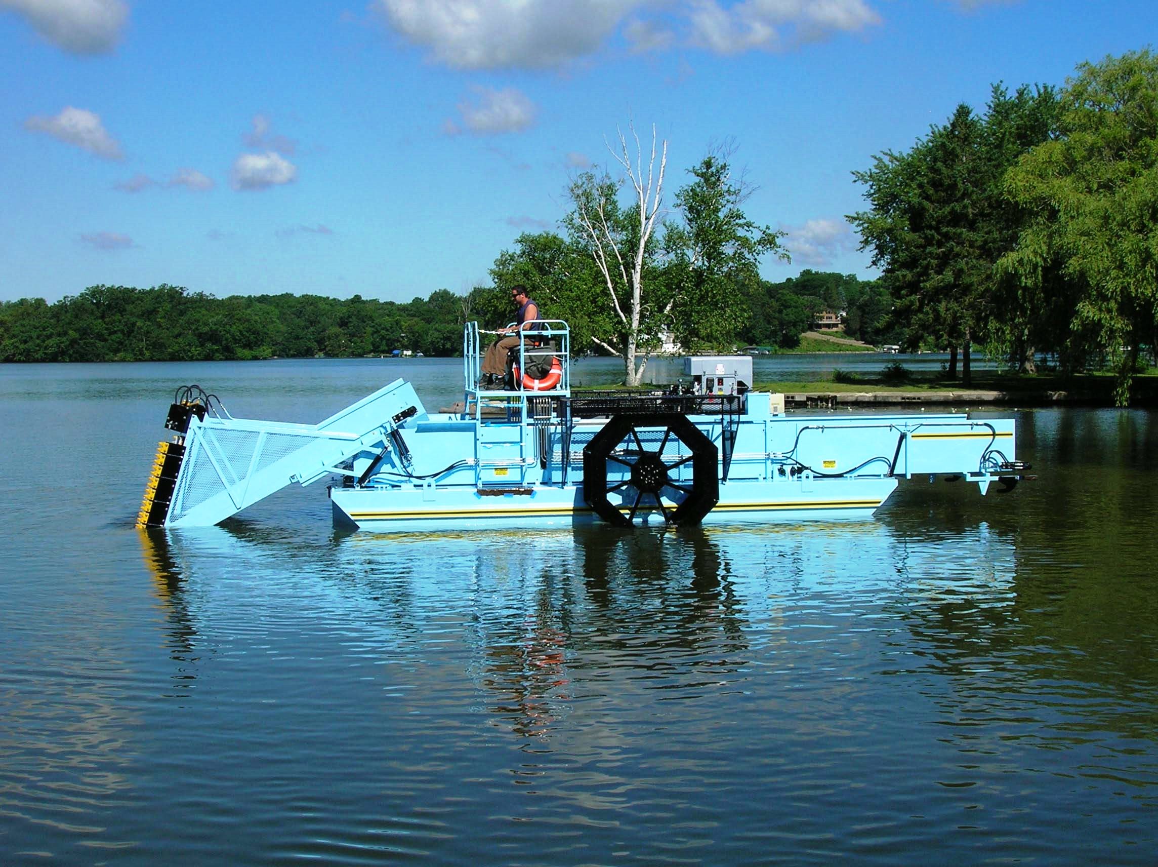 Aquarius HM-420 Series Aquatic Weed Harvester