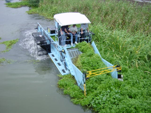 Aquarius HM-420 Series Aquatic Weed Harvester