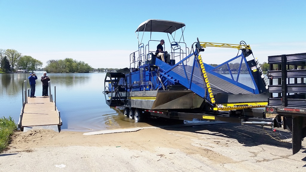 Aquarius HM-420 Series Aquatic Weed Harvester